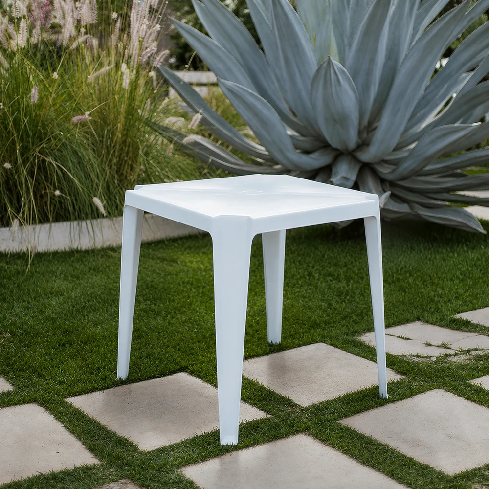 Mesa plástica branca para aluguel em festas e eventos